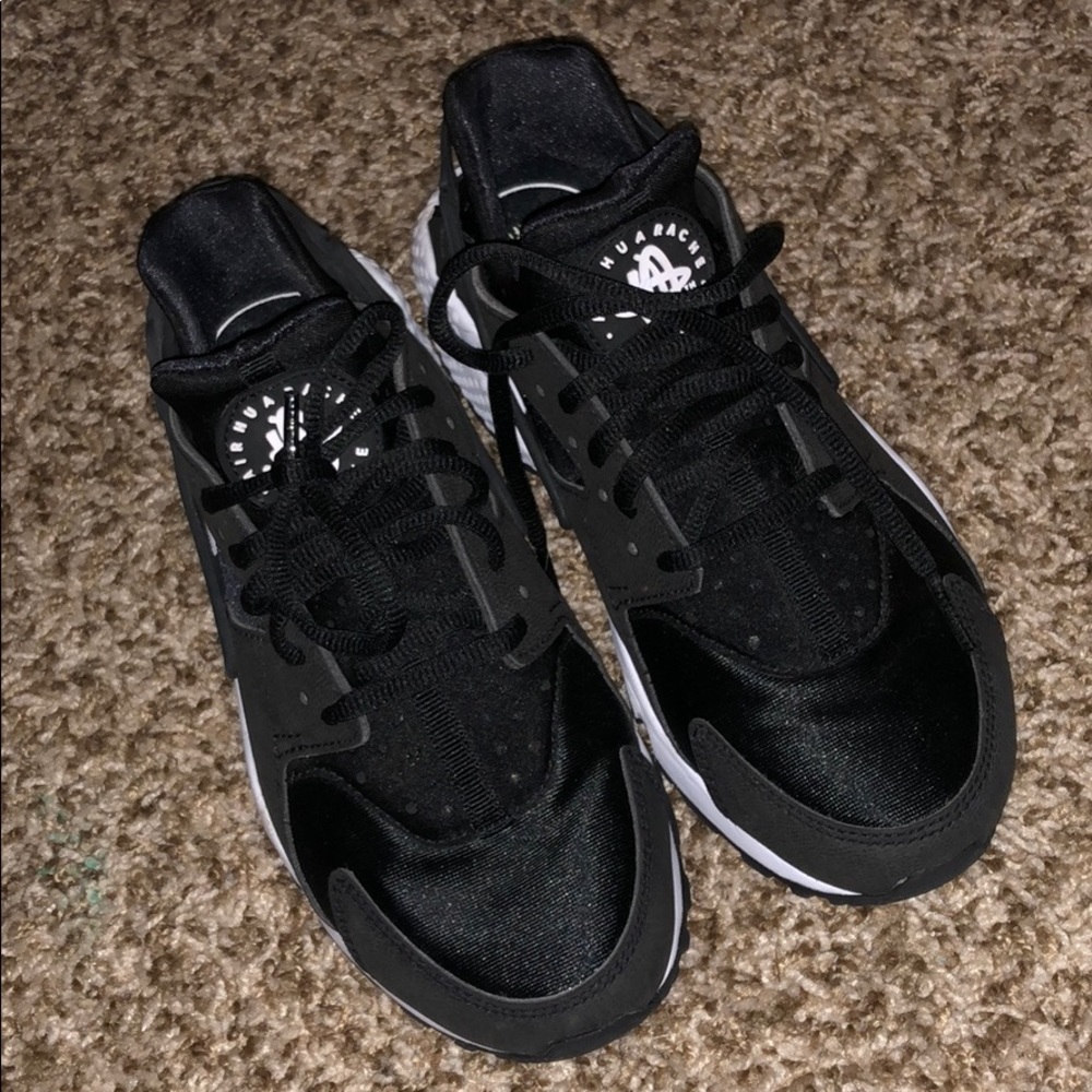 Black Nike Hauraches